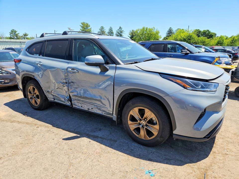 2022 Toyota Highlander VIN 5TDAARAH9NS516999 COPART salvage auction — SIDE, Pa - Certificate Of Salvage, sold $18,900 on 2026-07-31 (photo 4)
