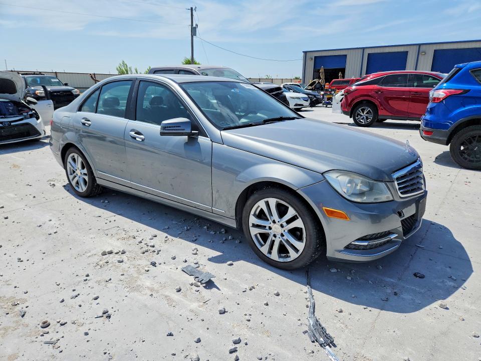 2012 Mercedes-benz C class VIN WDDGF8BB4CF857312 COPART salvage auction — NORMAL WEAR, TX - CERTIFICATE OF TITLE, sold $800 on 2026-07-17 (photo 4)