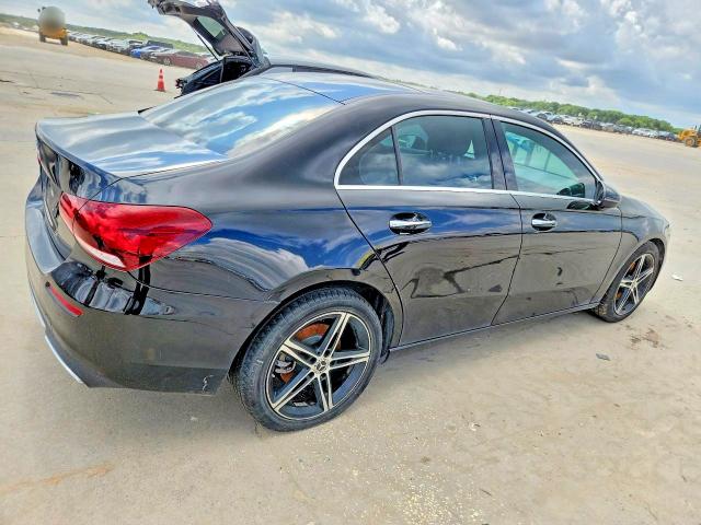 2022 Mercedes-benz A-klasse VIN W1K3G4EB4NJ351334 COPART salvage auction — NORMAL WEAR, Tx - Certificate Of Title (P), sold $10,500 on 2026-07-08 (photo 3)