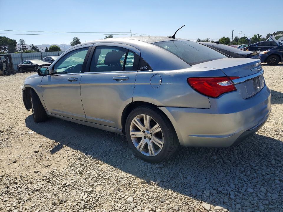 2013 Chrysler 200 VIN 1C3CCBAB5DN640069 COPART salvage auction — FRONT END, Ca - Dis/Dlr/Exp App For Dup Clean, sold $500 on 2026-07-16 (photo 2)