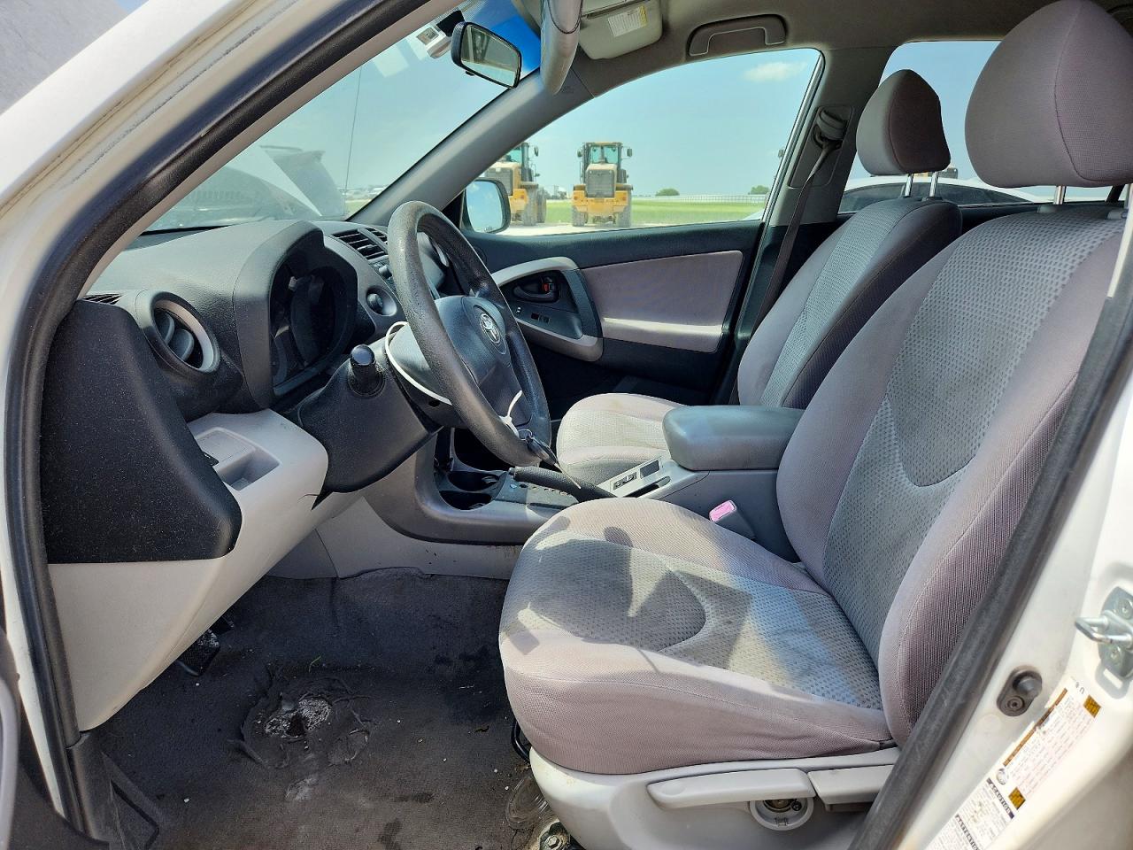 2008 Toyota RAV4 VIN JTMBK33V985043746 COPART salvage auction — Front End, TX - CERTIFICATE OF TITLE, sold $700 on 2026-07-02 (photo 7)