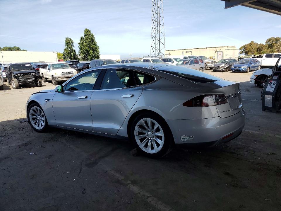 2015 Tesla Model s VIN 5YJSA1E16FF116097 COPART salvage auction — MINOR DENT/SCRATCHES, Ca - Dis/Dlr/Exp Only Clean Title (P), sold $2,750 on 2026-07-02 (photo 2)