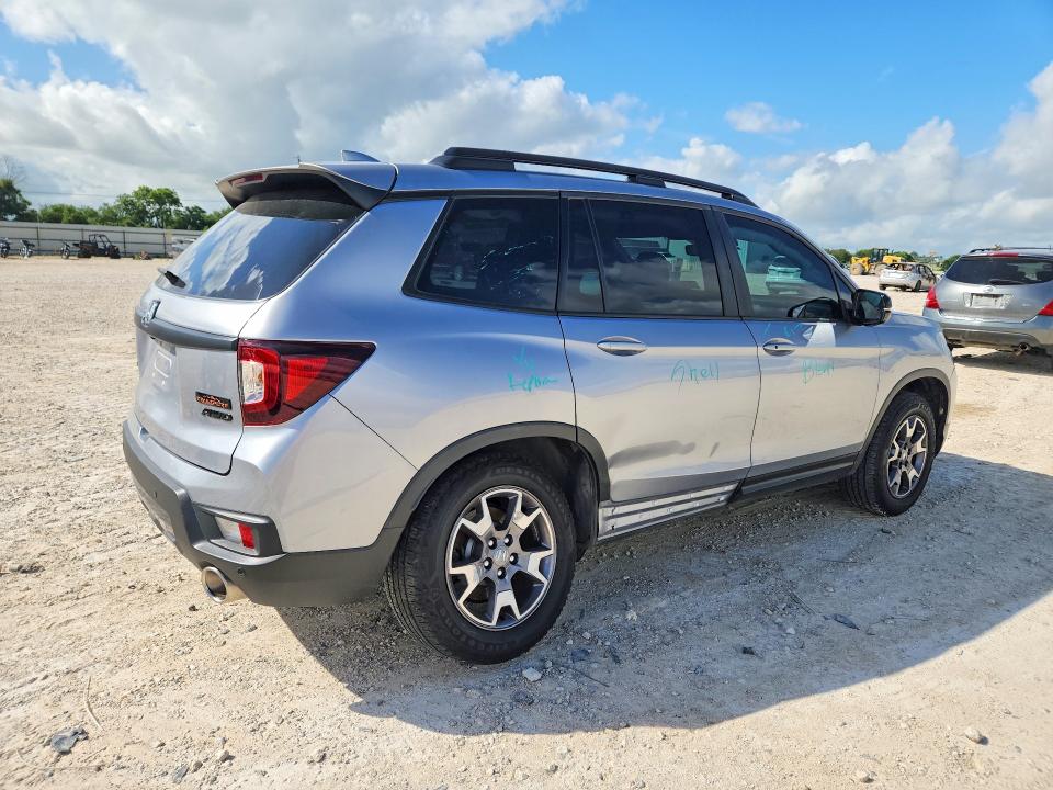 2023 Honda Passport VIN 5FNYF8H65PB028820 COPART salvage auction — SIDE, Tx - Salvage Vehicle Title, sold $14,000 on 2026-07-09 (photo 3)