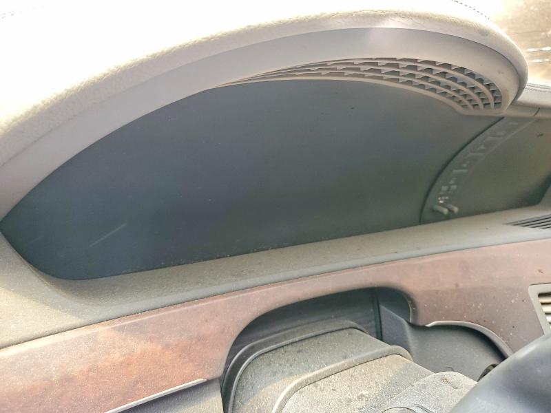 2010 Mercedes-benz S-klasse VIN WDDNG8GB8AA352977 COPART salvage auction — Burn Interior, On - Permit No Brand - Unfit, sold $250 on 2026-07-28 (photo 9)