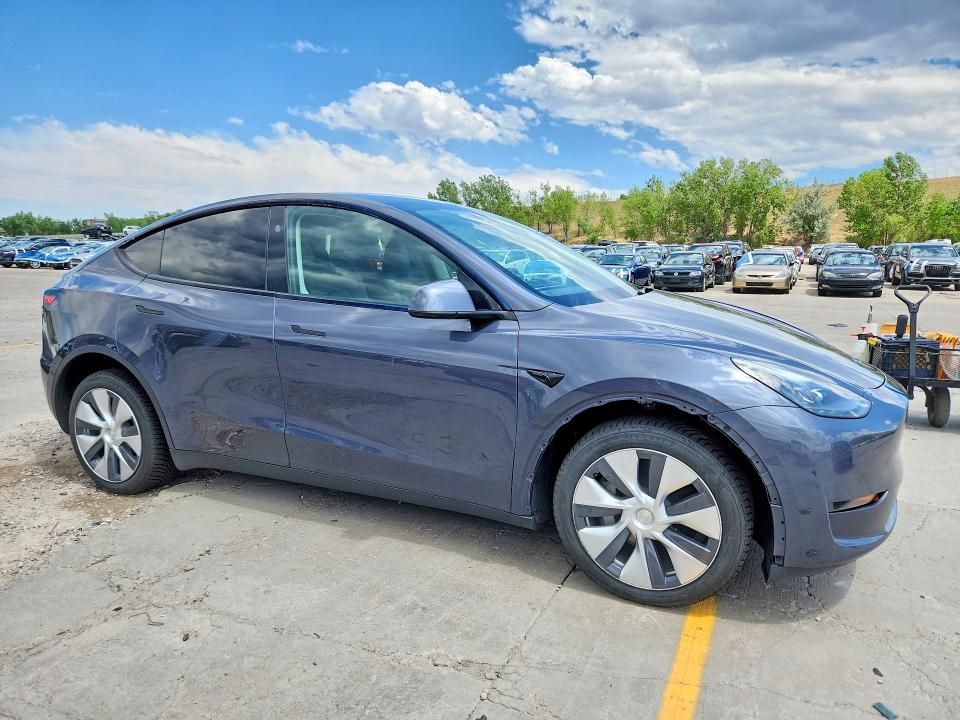 2023 Tesla Model y VIN 7SAYGDEE8PF935484 COPART salvage auction — SIDE, Co - Public - Salvage Title, sold $11,300 on 2026-09-04 (photo 4)