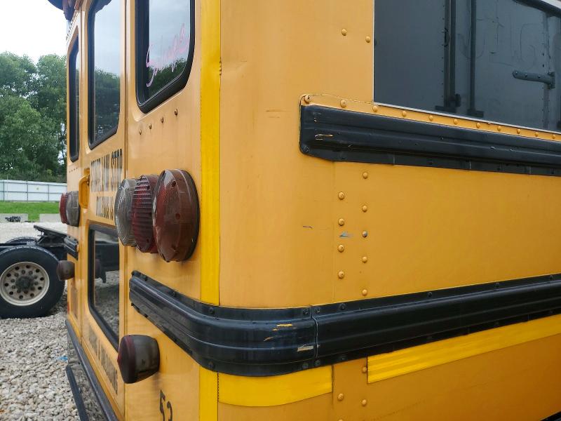 2013 Ic Corporation Ce Series School VIN 4DRBUSKNXDB306808 COPART salvage auction — MINOR DENT/SCRATCHES, Mo - Certificate Of Title, sold $1,400 on 2026-10-02 (photo 9)