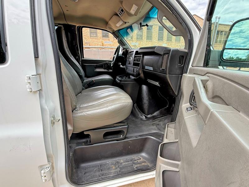 2017 Chevrolet Express VIN 1GAZGNFF6H1310163 COPART salvage auction — MINOR DENT/SCRATCHES, Tx - Certificate Of Title (P), sold $2,100 on 2026-07-02 (photo 5)