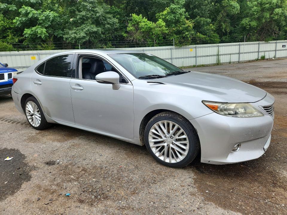 2014 Lexus VIN JTHBK1GG0E2107362 COPART salvage auction — REAR END, Id - Salvage Certificate Of Title, sold $550 on 2026-07-23 (photo 4)