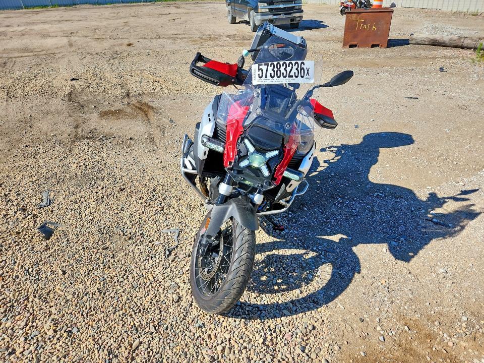 2025 BMW R 1300 VIN WB10M3306S6K91120 COPART salvage auction — SIDE, Ne - Cert Of Title-Salvage, sold $15,300 on 2026-07-09 (photo 2)