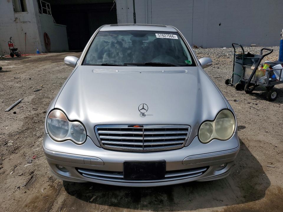 2005 Mercedes-benz C-klasse VIN WDBRF81J05F598377 COPART salvage auction — SIDE, VA - CERT OF TITLE - SALVAGE, sold $525 on 2026-07-08 (photo 5)
