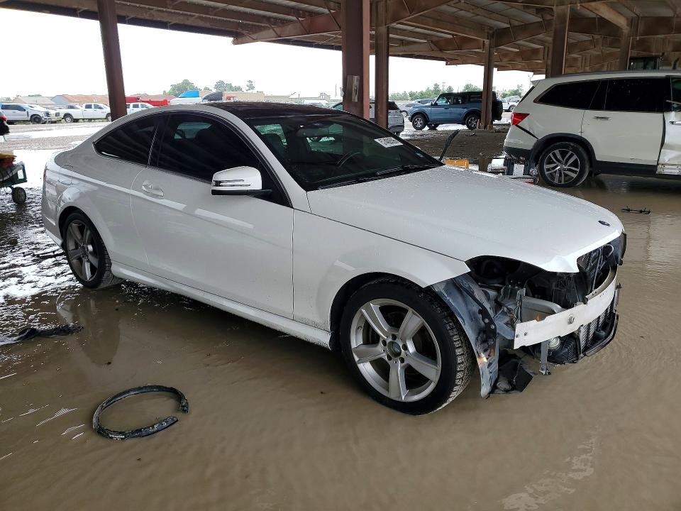 2014 Mercedes-benz C-klasse VIN WDDGJ4HB6EG200278 COPART salvage auction — WATER/FLOOD, TX - SALVAGE TITLE-FLOOD DAMAGE, sold $1,950 on 2026-08-04 (photo 4)