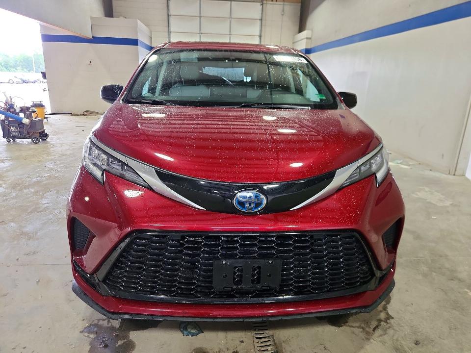 2022 Toyota Sienna VIN 5TDDRKEC8NS111051 COPART salvage auction — SIDE, VA - CERT OF TITLE - SALVAGE, sold $16,100 on 2026-07-31 (photo 5)