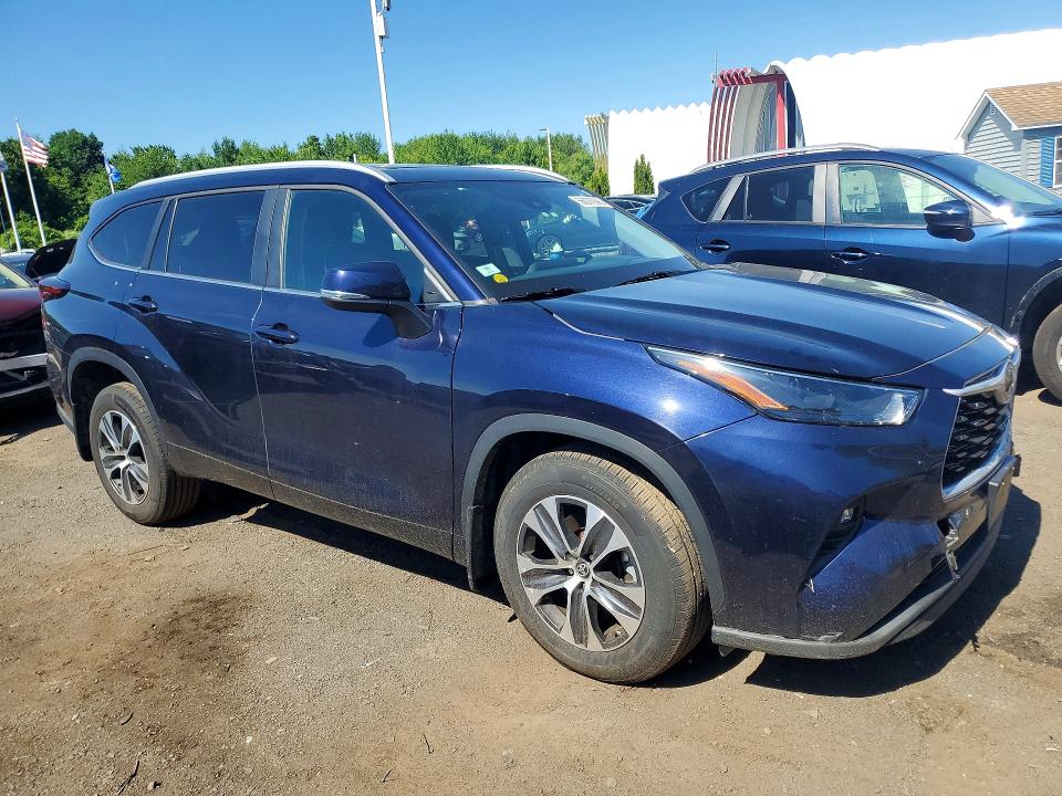 2024 Toyota Highlander VIN 5TDKDRBH2RS534292 COPART salvage auction — ALL OVER, CT - CERT OF TITLE-SALVAGE, sold $13,300 on 2026-07-23 (photo 4)