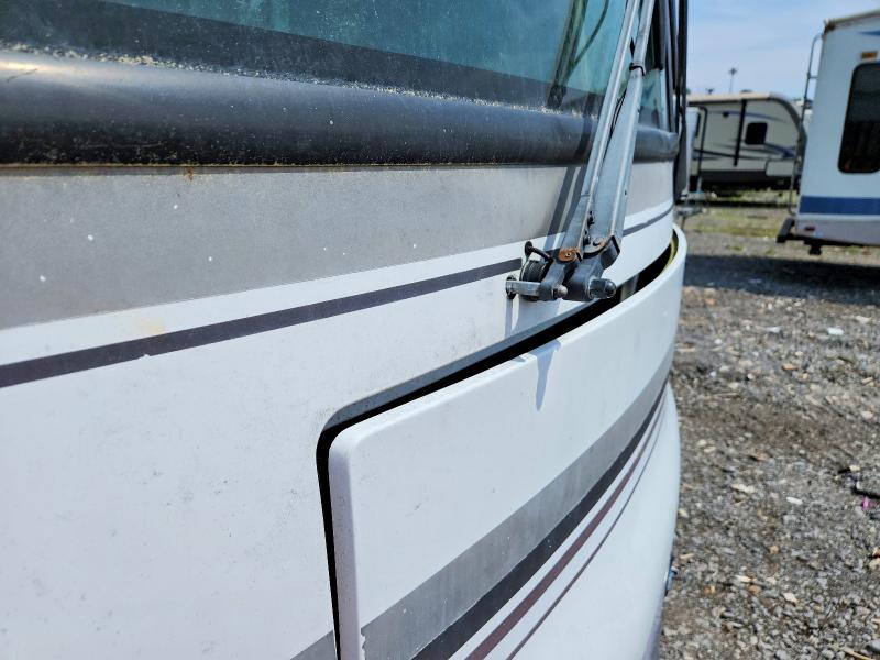 2001 Winnibago Recreational vehicle (rv) VIN 1FCNF53S610A04666 COPART salvage auction — FRONT END, ON - PERMIT NO BRAND - UNFIT, sold $200 on 2026-07-23 (photo 9)