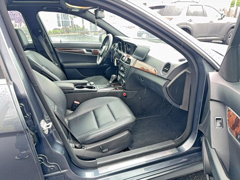 2013 Mercedes-benz VIN WDDGF8AB0DA831516 COPART salvage auction — NORMAL WEAR, Ri - Certificate Of Title (P), sold $2,050 on 2026-07-04 (photo 5)