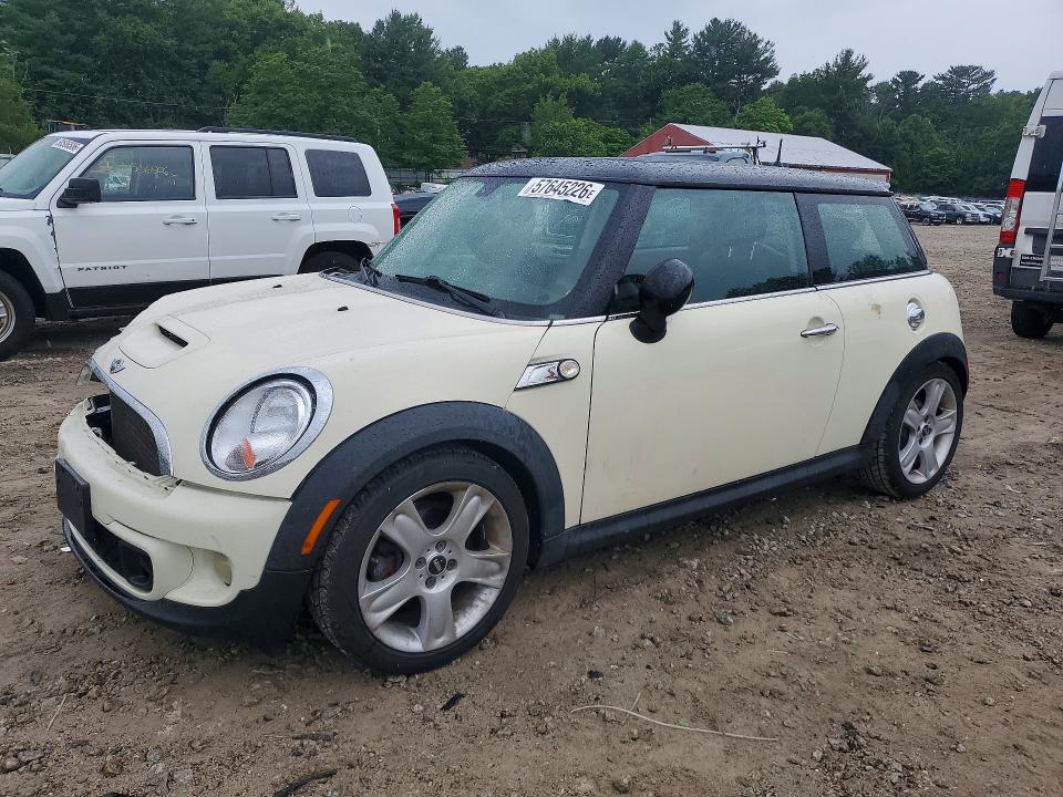 2011 Mini Cooper VIN WMWSV3C51BTY10691 COPART salvage auction — FRONT END, MA - CERT OF TITLE-RECONSTRCTD COLL, sold $425 on 2026-07-02 (photo 1)