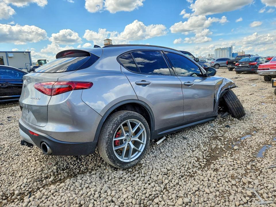 2018 Alfa romeo Stelvio VIN ZASFAKNN3J7C10647 COPART salvage auction — FRONT END, Il - Salvage Certificate, sold $1,100 on 2026-08-21 (photo 3)