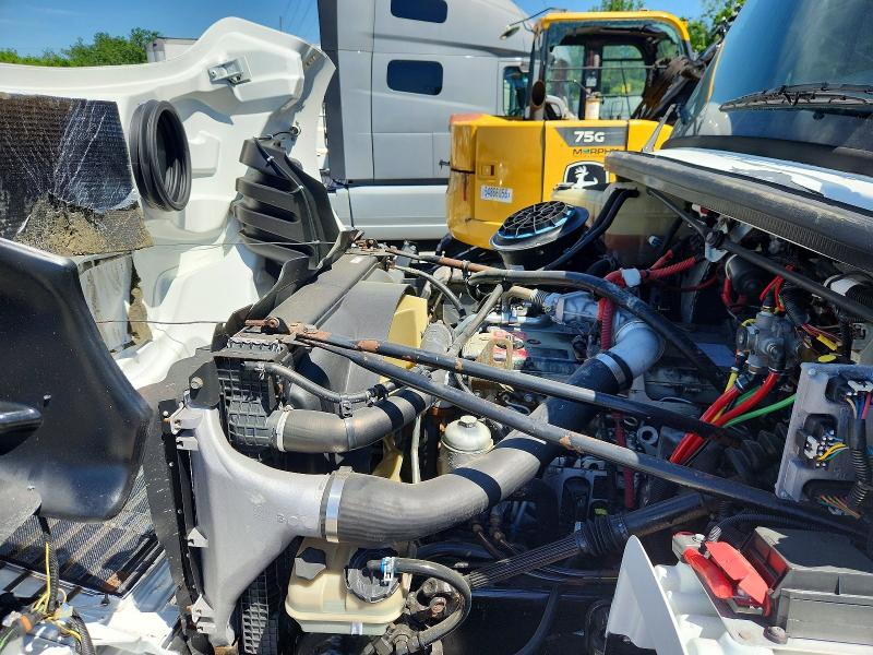 2005 Freightliner M2 106 VIN 1FVACWDJ25DV21761 COPART salvage auction — MINOR DENT/SCRATCHES, IN - CERTIFICATE OF TITLE (P), sold $16,200 on 2026-07-29 (photo 7)