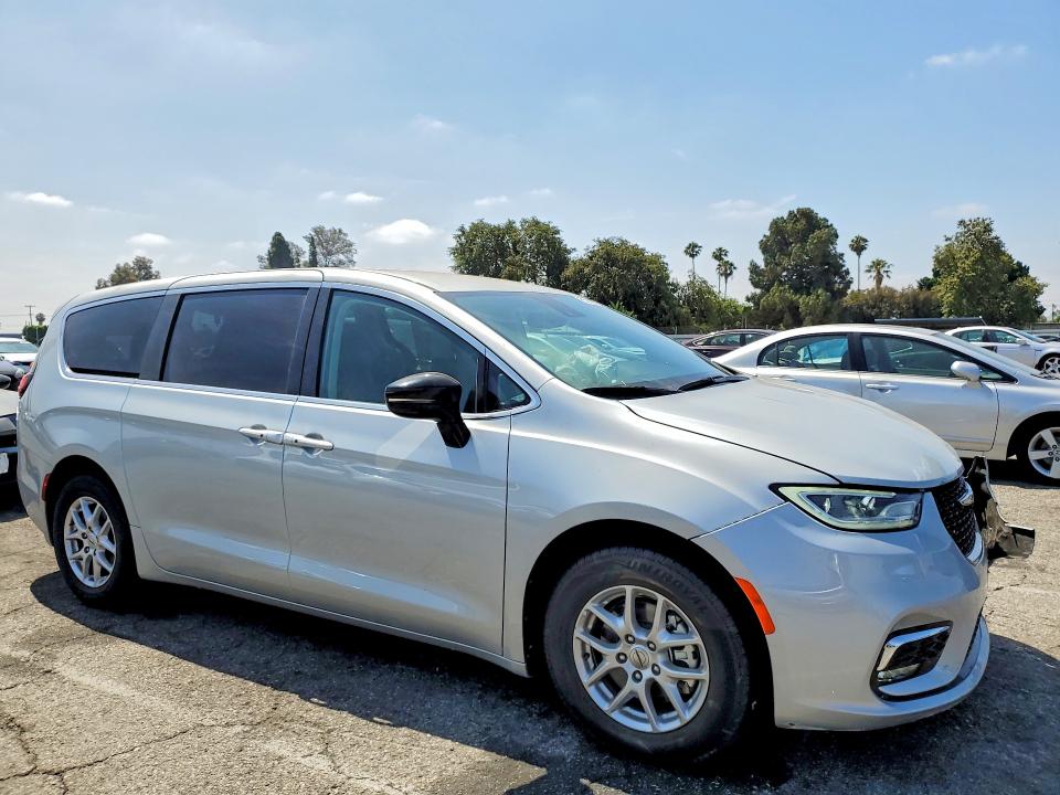 2024 Chrysler Pacifica VIN 2C4RC1BG5RR199015 COPART salvage auction — FRONT END, CA - SALVAGE CERTIFICATE, sold $1,900 on 2026-07-24 (photo 4)