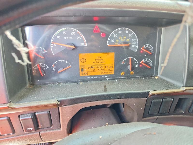 2015 Volvo Vnl VIN 4V4NC9EHXFN186212 COPART salvage auction — BURN, Fl - Cert Of Title Slvg Rebuildable, sold $2,350 on 2026-07-08 (photo 8)