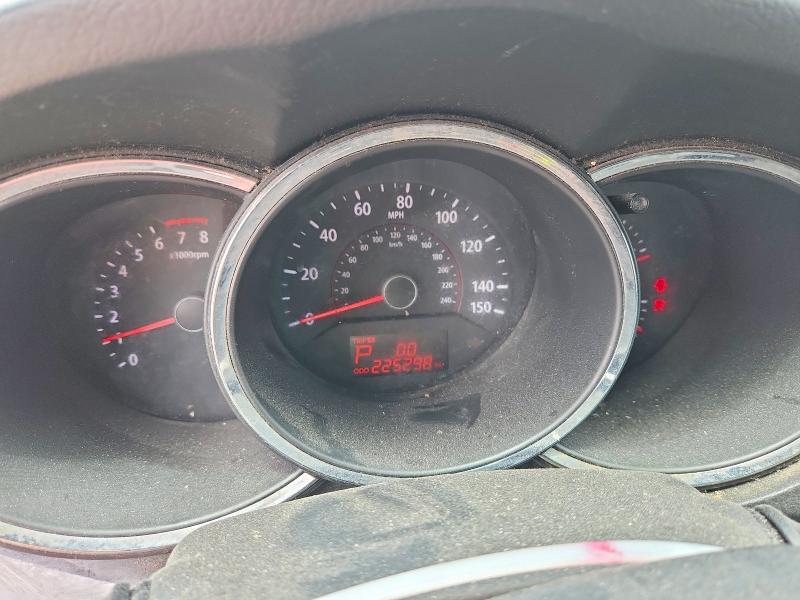2011 Kia Sorento VIN 5XYKT3A11BG049939 COPART salvage auction — MINOR DENT/SCRATCHES, Ca - Dis/Dlr/Exp Only Clean Title, sold $825 on 2026-07-27 (photo 9)