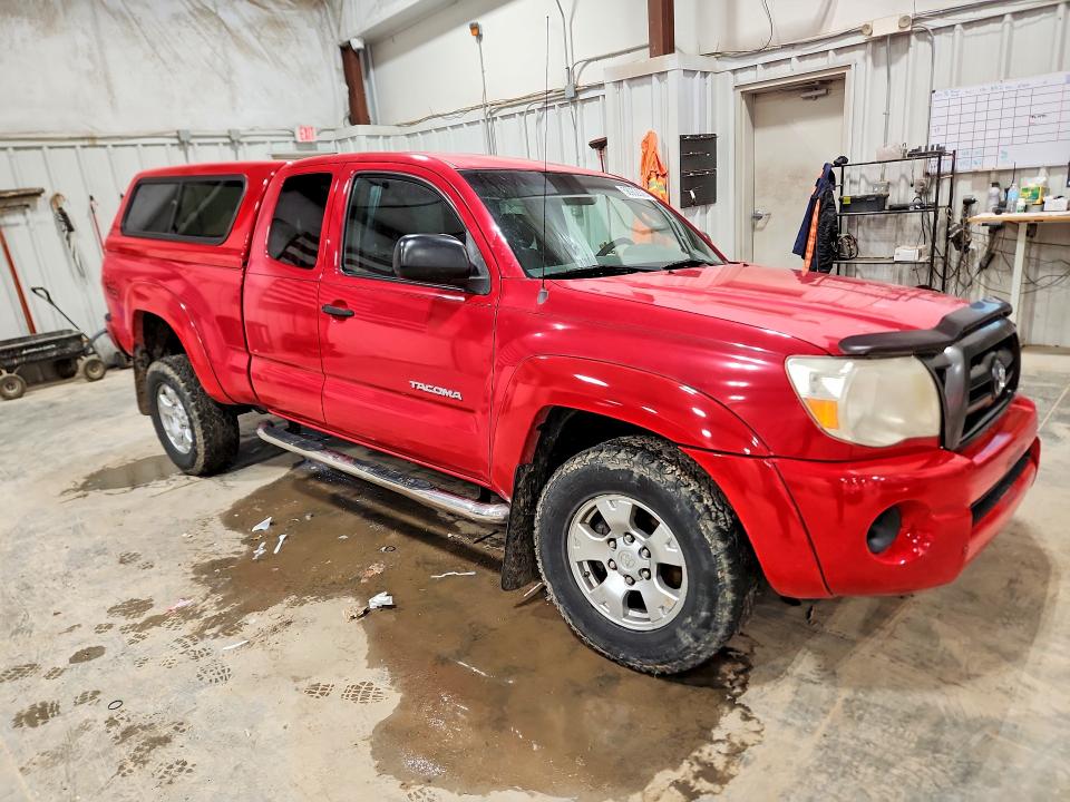 2008 Toyota Tacoma VIN 5TEUU42NX8Z506968 COPART salvage auction — FRONT END, WI - JUNKED VEHICLE BILL OF SALE, sold $2,050 on 2026-07-22 (photo 4)