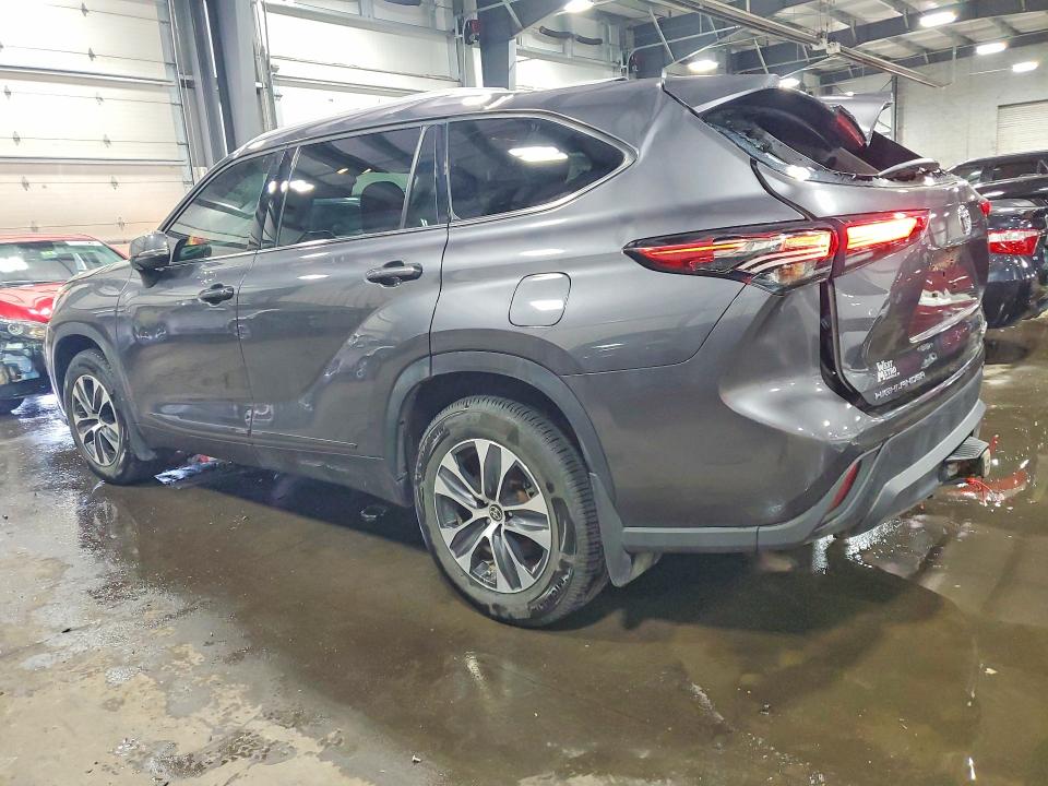2022 Toyota Highlander VIN 5TDGZRBH8NS230000 COPART salvage auction — ROOF, Mn - Cert Of Title-Salvage, sold $475 on 2026-07-21 (photo 2)