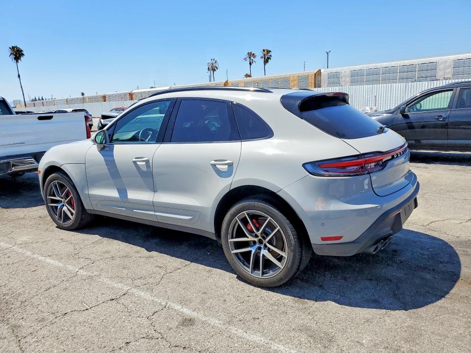 2022 Porsche VIN WP1AG2A57NLB21473 COPART salvage auction — WATER/FLOOD, Ca - Dis/Dlr/Exp Clean W/Salv Hist (P), sold $12,400 on 2026-07-29 (photo 2)