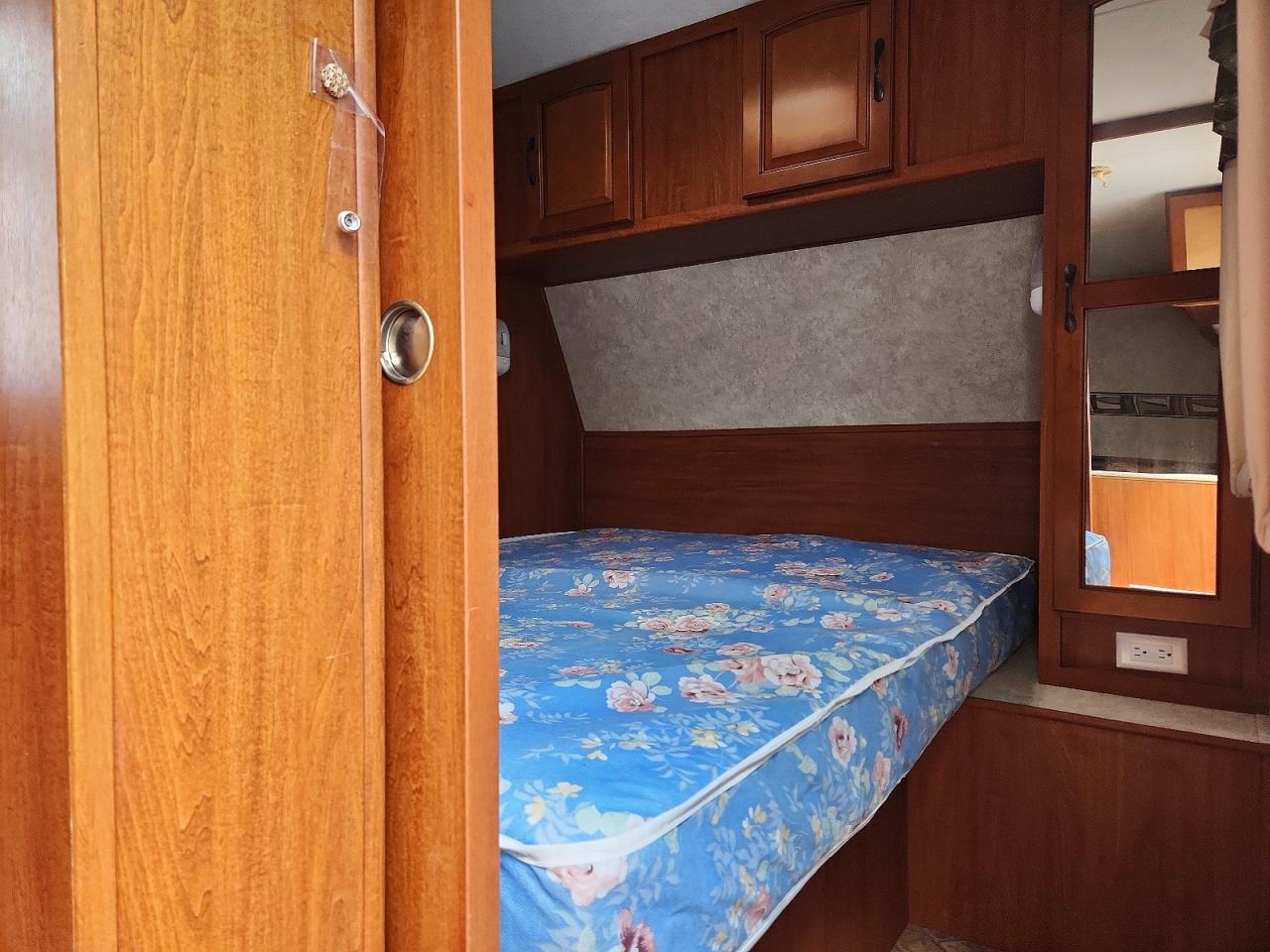 2010 Forester River Recreational Vehicle (rv) VIN 4X4TSVE22AL017035 COPART salvage auction — Normal Wear, MA - CERTIFICATE OF TITLE, sold $1,700 on 2026-07-07 (photo 5)
