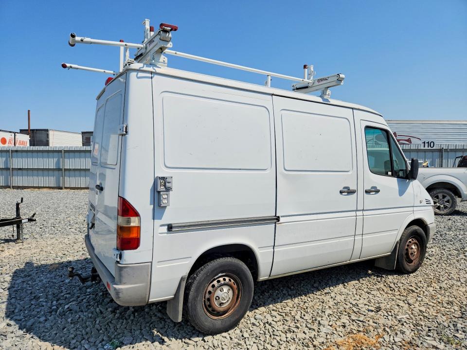 2005 Sprinter 2500 sprin VIN WD2PD144055772058 COPART salvage auction — MINOR DENT/SCRATCHES, CA - DIS/DLR/EXP ONLY CLEAN TITLE, sold $10,000 on 2026-08-17 (photo 3)