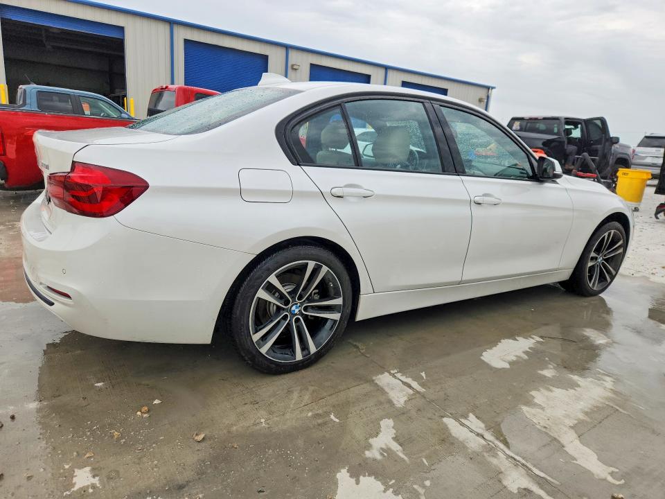 2018 BMW 3er VIN WBA8B9C56JEE81773 COPART salvage auction — WATER/FLOOD, Tx - Salvage Title-Flood Damage, sold $2,100 on 2026-07-28 (photo 3)