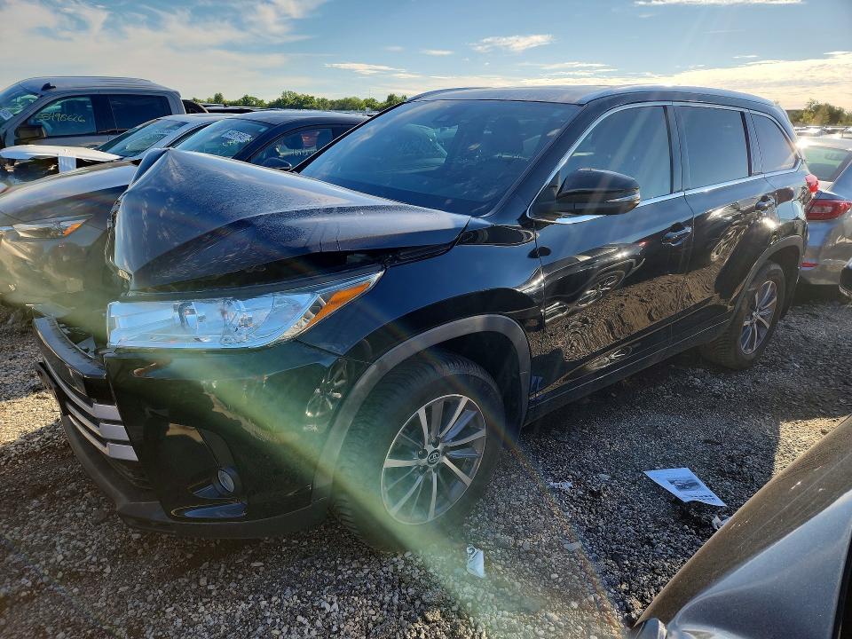 2018 Toyota Highlander VIN 5TDJZRFH6JS823574 COPART salvage auction — FRONT END, Il - Salvage Certificate, sold $9,800 on 2026-07-11 (photo 1)