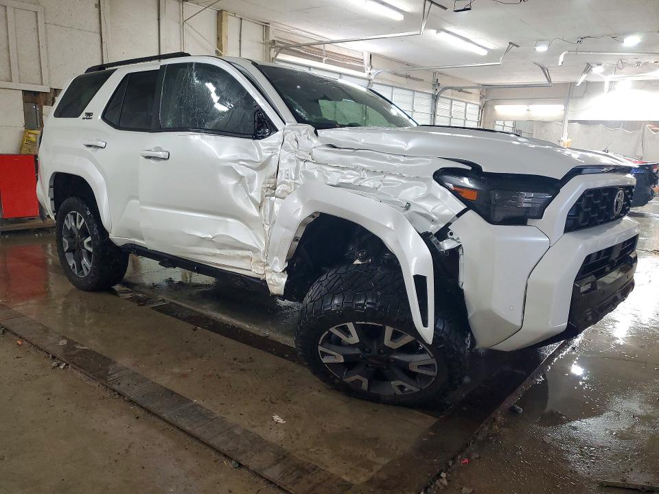 2025 Toyota 4runner VIN JTEVA5BR9S5001418 COPART salvage auction — SIDE, Tn - Salvage Certificate, sold $21,700 on 2026-07-28 (photo 4)