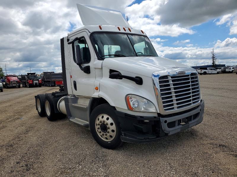 2019 Freightliner Cascadia 113 VIN 3AKJGBDVXKDKM2461 COPART salvage auction — NORMAL WEAR, IN - CERTIFICATE OF TITLE, sold $11,500 on 2026-07-07 (photo 1)