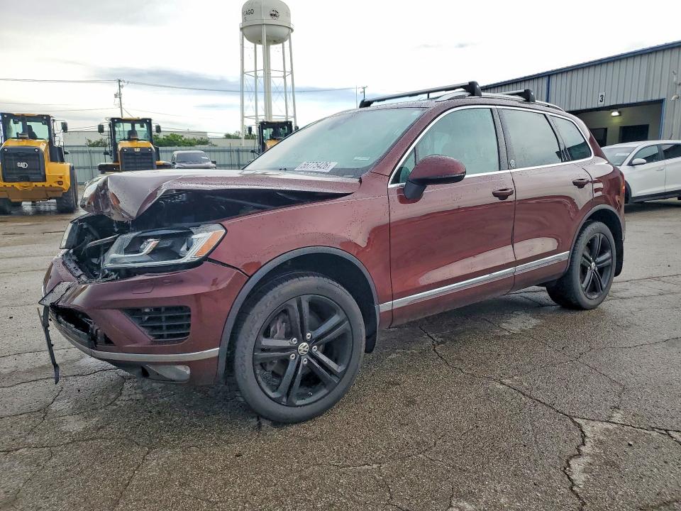 2017 Volkswagen Touareg VIN WVGRF7BP9HD000748 COPART salvage auction — FRONT END, Il - Salvage Certificate, sold $2,300 on 2026-08-05 (photo 1)