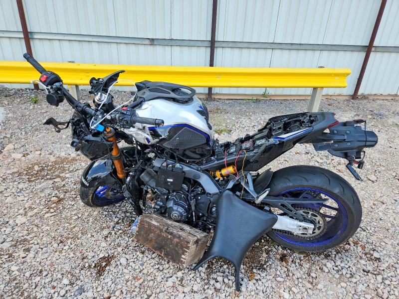 2025 Yamaha Mt09 VIN JYARN95E3SA001962 COPART salvage auction — ALL OVER, Ok - Cert Of Title-Salvage, sold $950 on 2026-07-30 (photo 3)