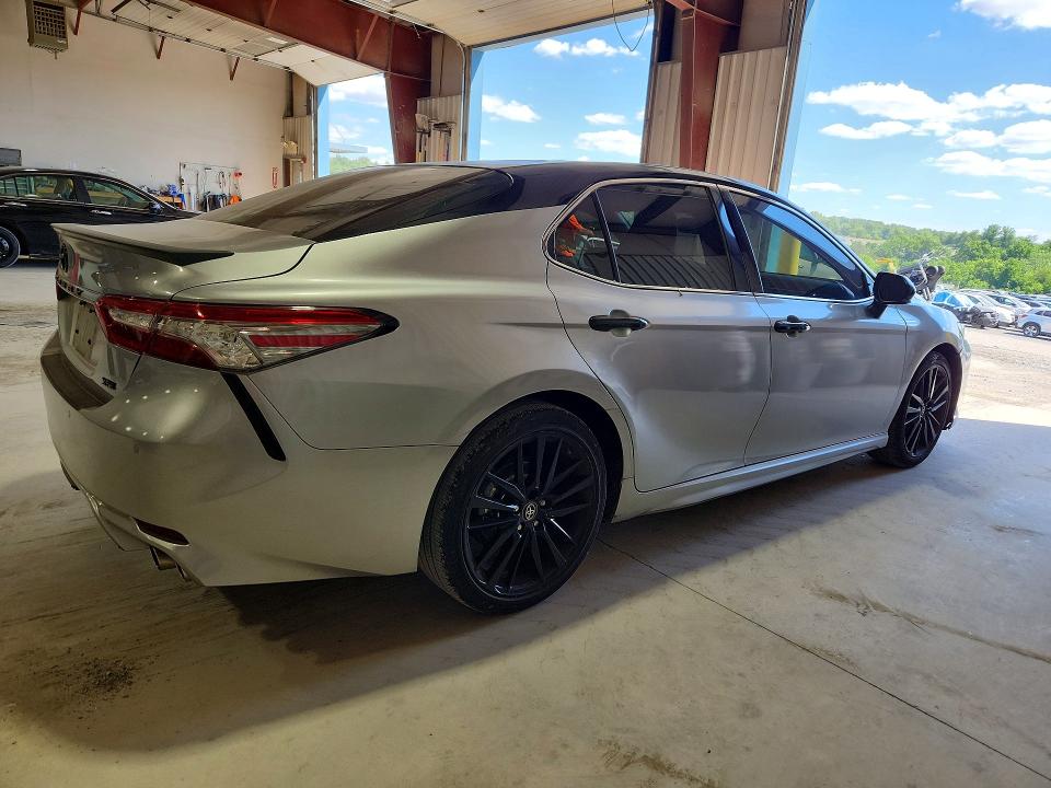 2018 Toyota Camry VIN 4T1B61HK0JU124682 COPART salvage auction — MINOR DENT/SCRATCHES, Va - Non Public Clean Title, sold $6,100 on 2026-07-02 (photo 3)