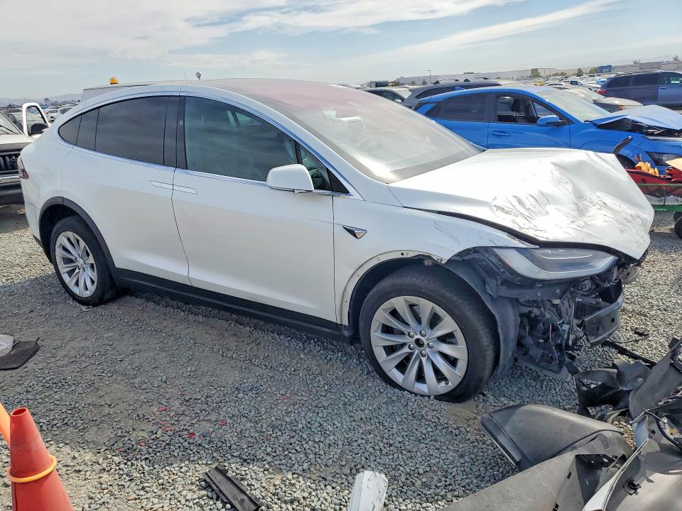 2017 Tesla Model x VIN 5YJXCBE27HF070152 COPART salvage auction — FRONT END, CA - SALVAGE CERTIFICATE, sold $4,250 on 2026-07-28 (photo 4)
