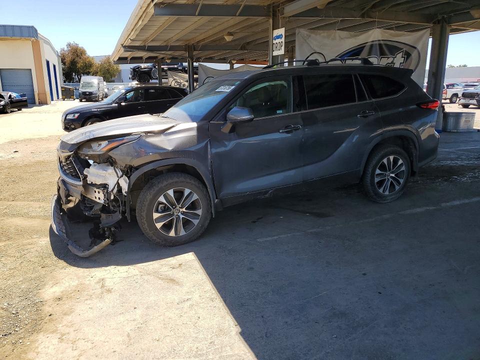 2020 Toyota Highlander VIN 5TDHZRBH1LS030318 — COPART salvage auction photo