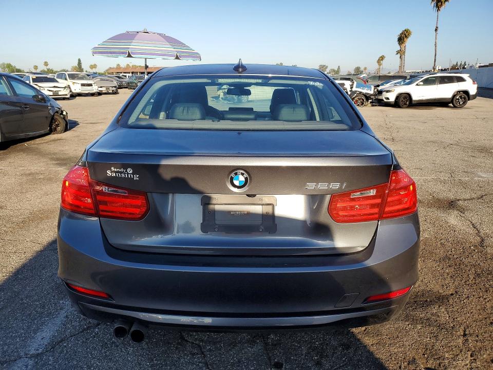 2013 BMW 3er VIN WBA3A5C58DF358171 COPART salvage auction — SIDE, Fl - Dis/Dlr/Exp Only Clean Title, sold $750 on 2026-07-07 (photo 6)