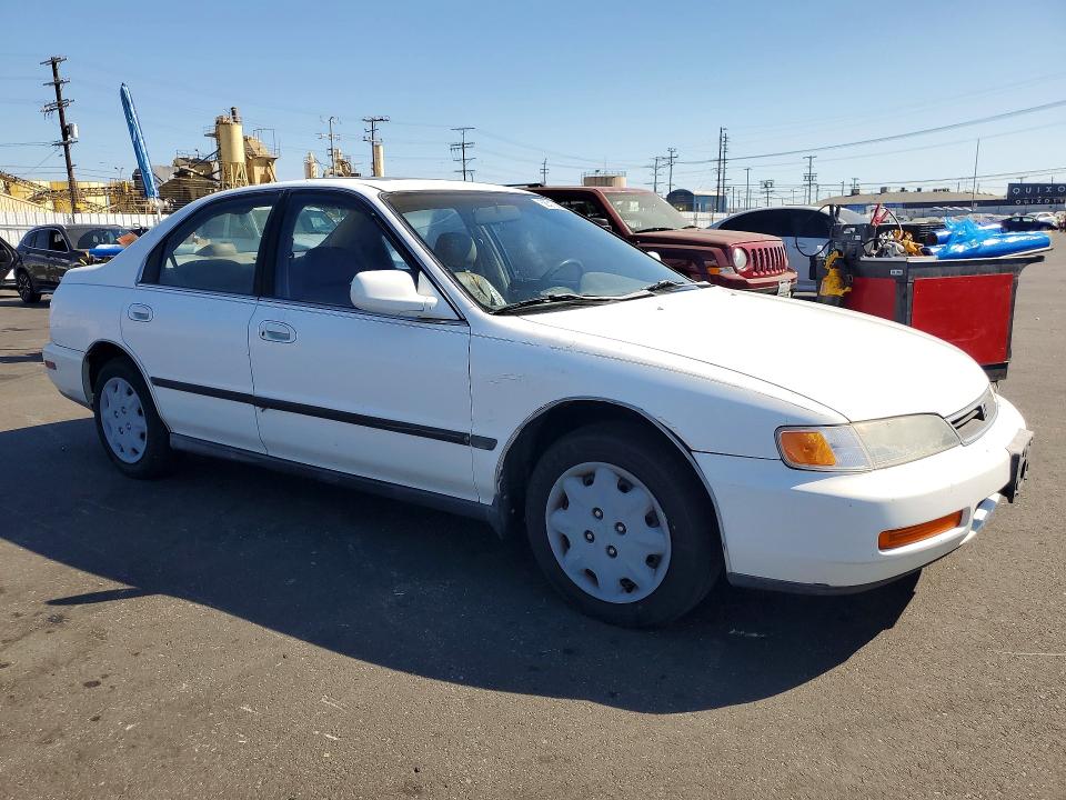 1996 Honda Accord VIN 1HGCD5633TA301488 COPART salvage auction — MINOR DENT/SCRATCHES, CA - DIS/DLR/EXP ONLY CLEAN TITLE, sold $375 on 2026-07-08 (photo 4)
