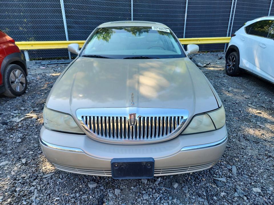 2006 Lincoln TOWN CAR VIN 1LNHM82W36Y620578 COPART salvage auction — MINOR DENT/SCRATCHES, MD - CERT OF SALVAGE > 75% DAMAGE (P), sold $300 on 2026-07-10 (photo 5)