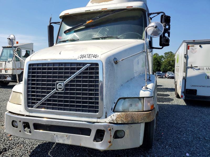 2007 Volvo Vnm VIN 4V4MC9GH57N460779 COPART salvage auction — FRONT END, NC - DEALER ONLY CLEAN TITLE, sold $350 on 2026-07-09 (photo 9)