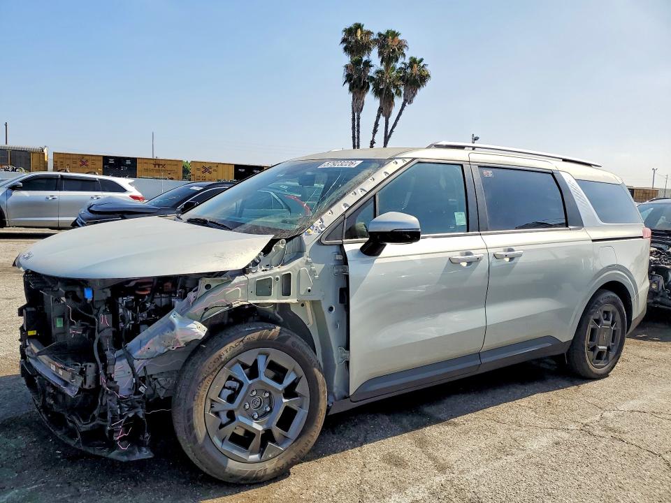 2025 Kia Carnival VIN KNDNC5KA9S6037676 — COPART salvage auction photo