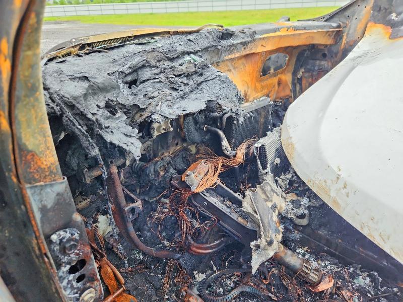 2019 Jeep Grand cherokee VIN 1C4RJFBG8KC799321 COPART salvage auction — Burn Interior, ON - PERMIT IRREPAIRABLE, sold $450 on 2026-07-23 (photo 9)