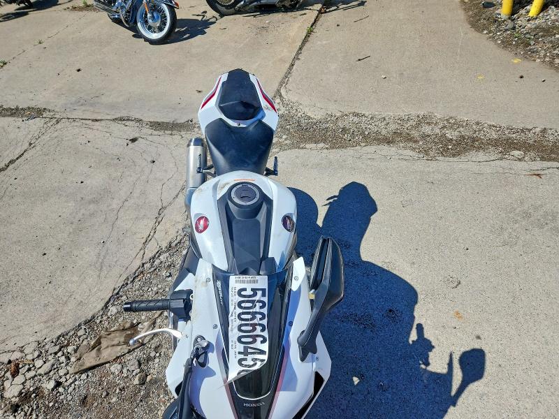 2026 Honda Cbr VIN JH2SC7714TK900620 COPART salvage auction — SIDE, MI - CERT OF TITLE-SALVAGE VEHICLE, sold $5,600 on 2026-07-30 (photo 5)