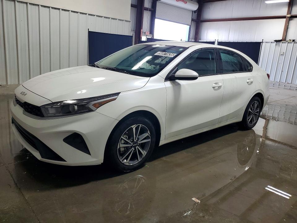 2024 Kia Forte VIN 3KPF24AD0RE811315 COPART salvage auction — MINOR DENT/SCRATCHES, MI - CERTIFICATE OF TITLE, sold $11,100 on 2026-07-16 (photo 1)