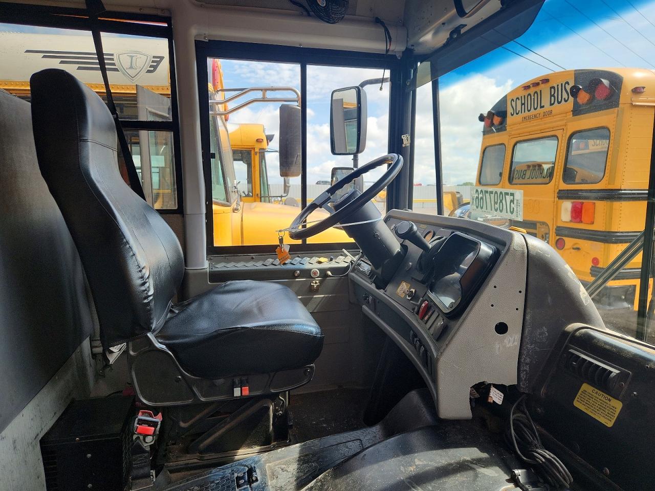 2012 Thomas Saf-t-line VIN 1T88S4E21C1148265 COPART salvage auction — Minor Dent/Scratches, TN - CERTIFICATE OF TITLE, sold $2,000 on 2026-09-08 (photo 5)