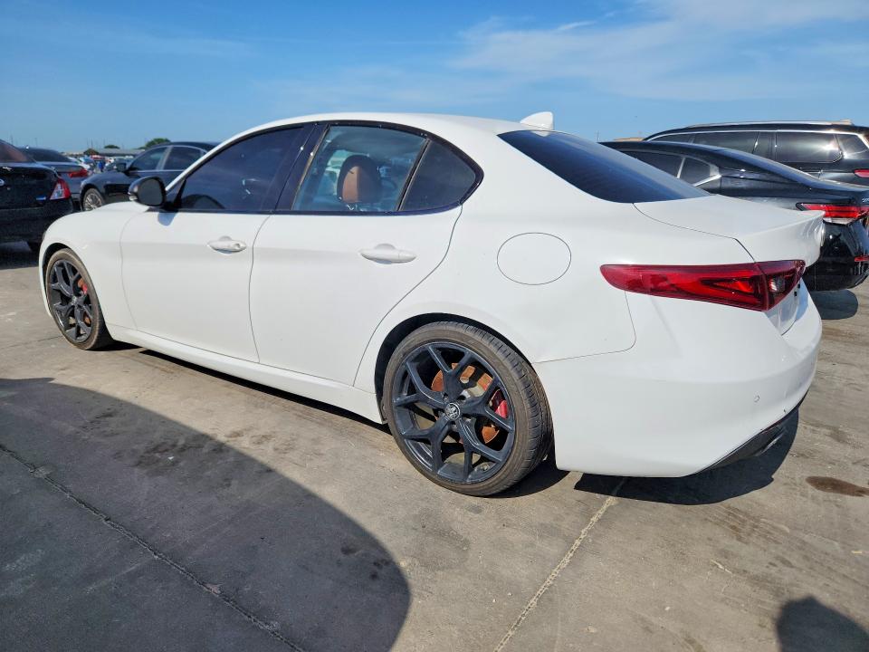 2019 Alfa romeo Giulia VIN ZARFAMAN7K7622765 COPART salvage auction — NORMAL WEAR, Tx - Certificate Of Title (P), sold $5,400 on 2026-07-29 (photo 2)
