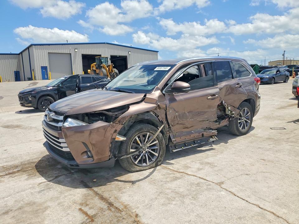2019 Toyota Highlander VIN 5TDKZRFH3KS345426 COPART salvage auction — SIDE, OK - CERT OF TITLE-SALVAGE, sold $125 on 2026-07-21 (photo 1)